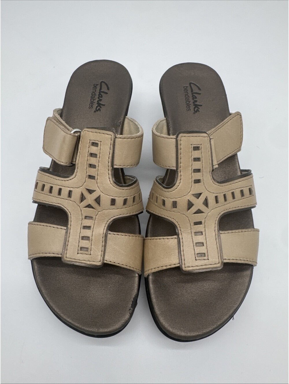 Clarks Bendables Women's Sandals Adjustable Strap, Leather, Beige, Size 7.5